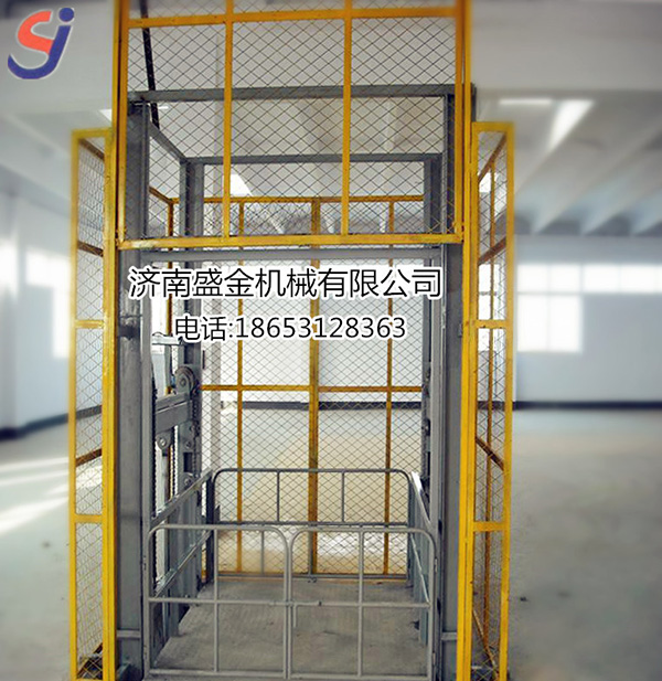 設(shè)計(jì)導(dǎo)軌式升降機(jī)地坑時(shí)要注意的問題 發(fā)布時(shí)間:2017-12-06 16:10:52 來(lái)源:濟(jì)南盛金升降平臺(tái)機(jī)械有限公司 點(diǎn)擊:50 設(shè)計(jì)導(dǎo)軌式升降機(jī)地坑時(shí)要注意的問題 導(dǎo)軌式(圖2) \